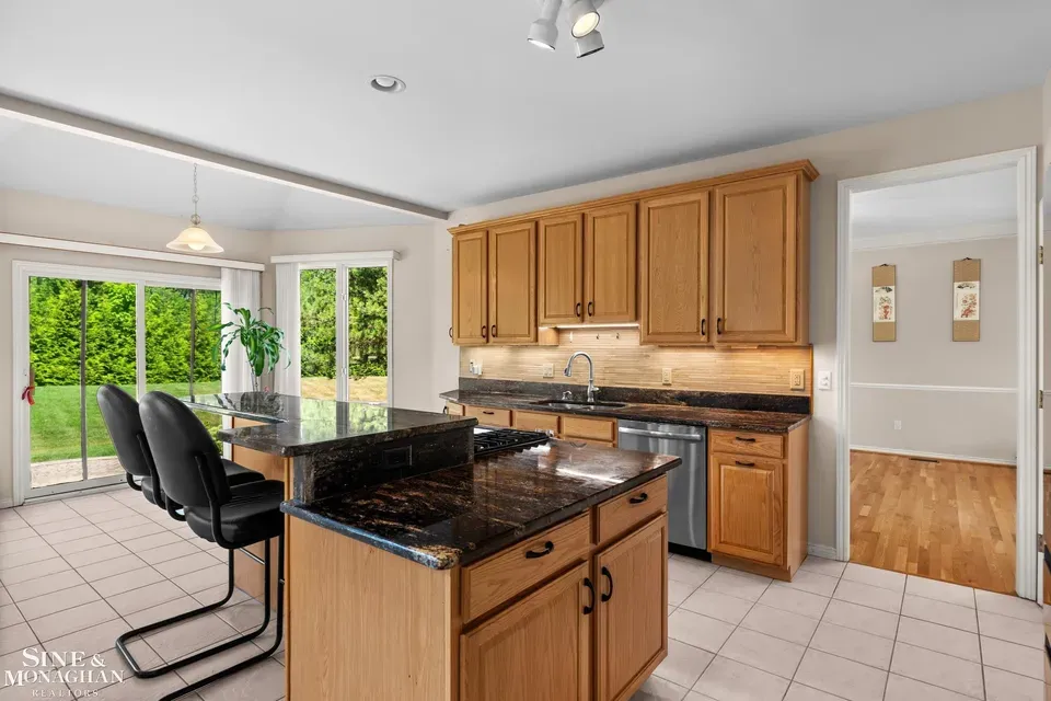 4 Bed 3 Bath Established Contemporary Home in Troy, MI - 4