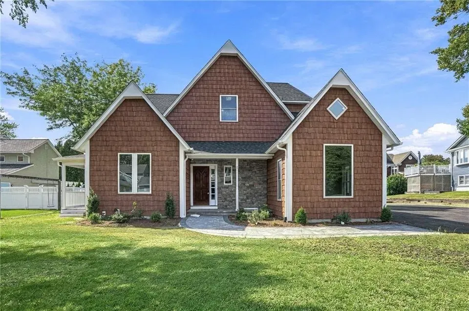 4 Bed 3 Bath Established Contemporary Home in Warwick, RI