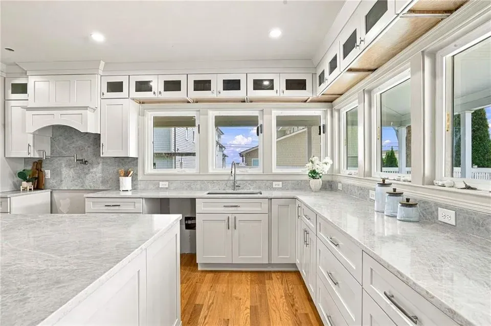 4 Bed 3 Bath Established Contemporary Home in Warwick, RI - 2