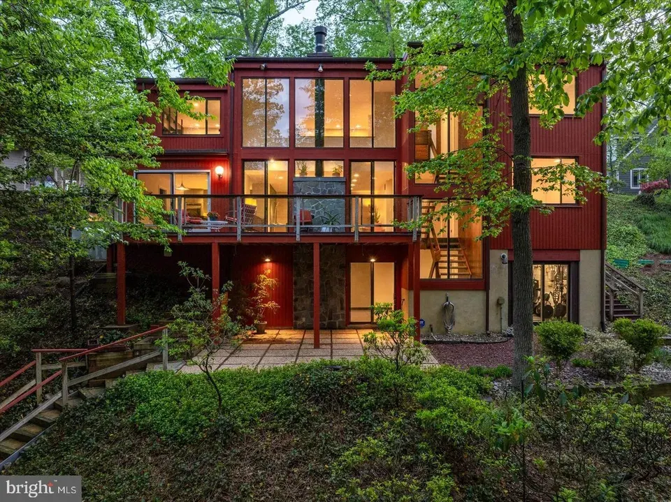 4 Bed 3 Bath Established Mid-Century Residence in Annapolis, MD