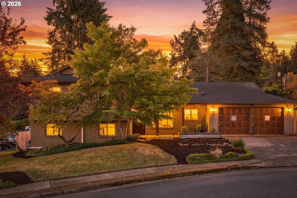 4 Bed 3 Bath Established Mid-Century Residence in Beaverton, OR