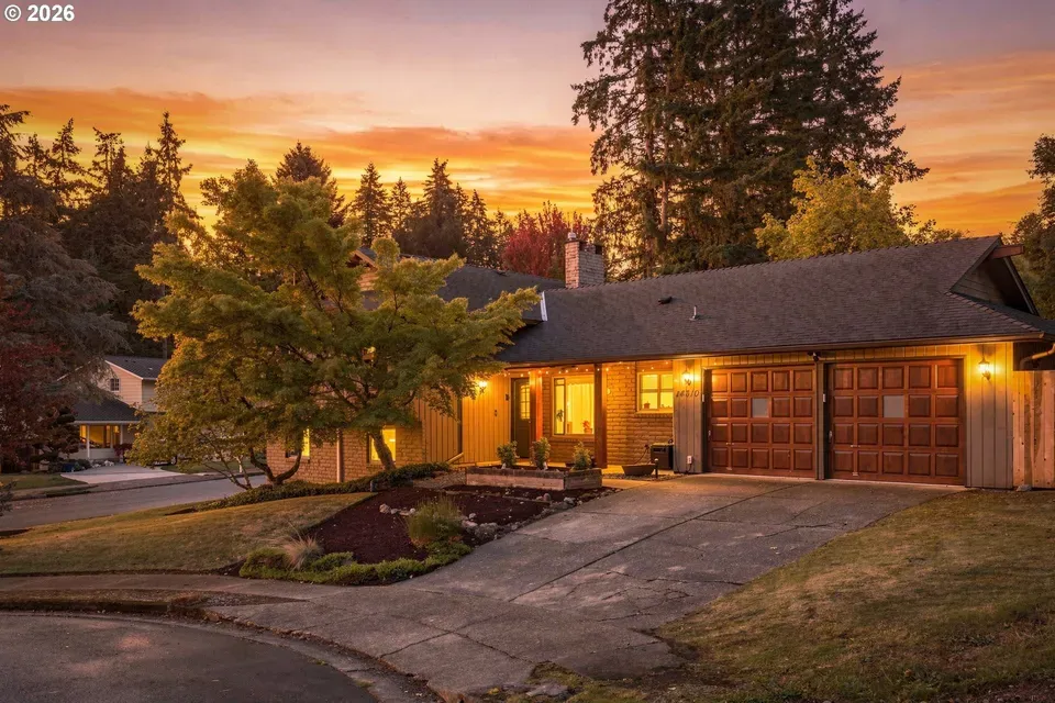 4 Bed 3 Bath Established Mid-Century Residence in Beaverton, OR - 2