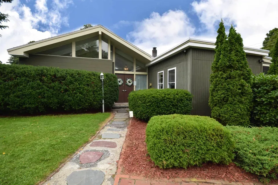 4 Bed 3 Bath Established Mid-Century Residence in Burlington, VT - 1