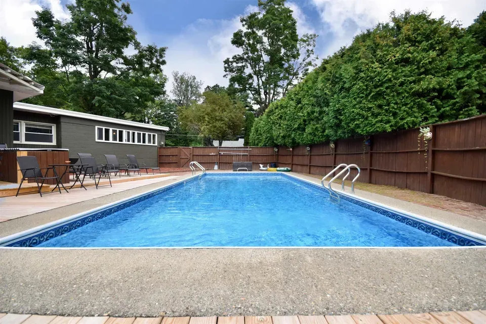 4 Bed 3 Bath Established Mid-Century Residence in Burlington, VT - 3