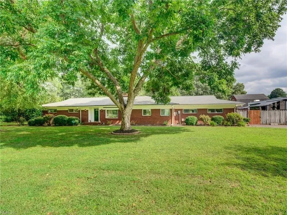 4 Bed 3 Bath Established Mid-Century Residence in Chesapeake, VA