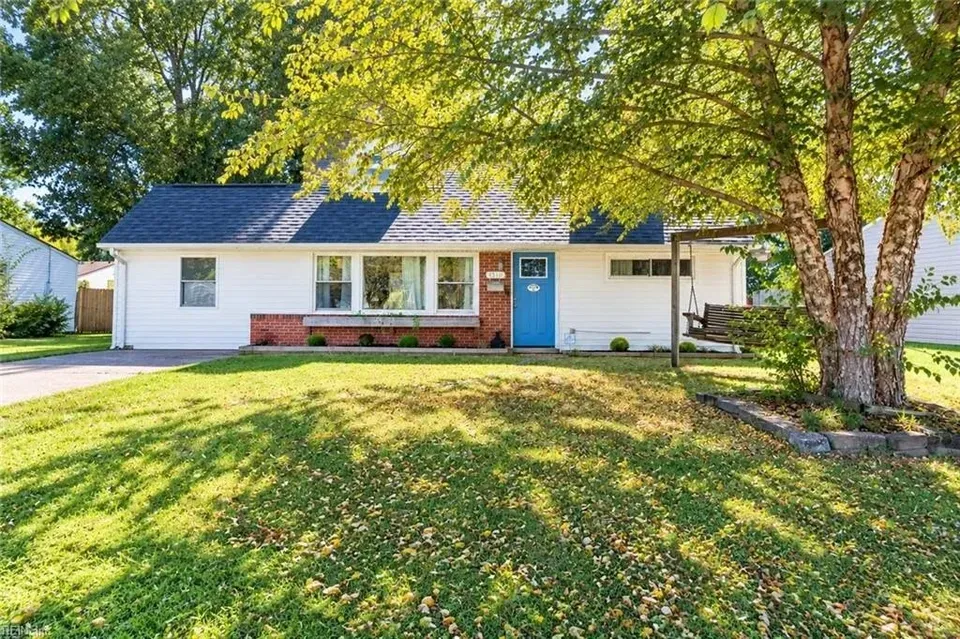 4 Bed 3 Bath Established Mid-Century Residence in Chesapeake, VA