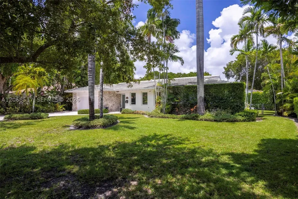 4 Bed 3 Bath Established Mid-Century Residence in Coral Gables, FL - 2