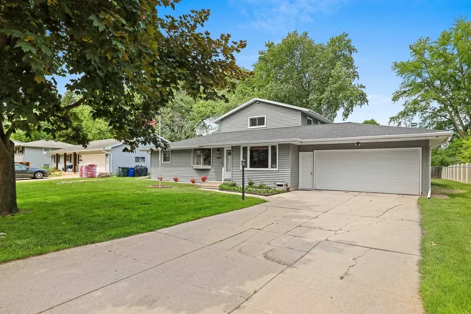 4 Bed 3 Bath Established Mid-Century Residence in Green Bay, WI - 3