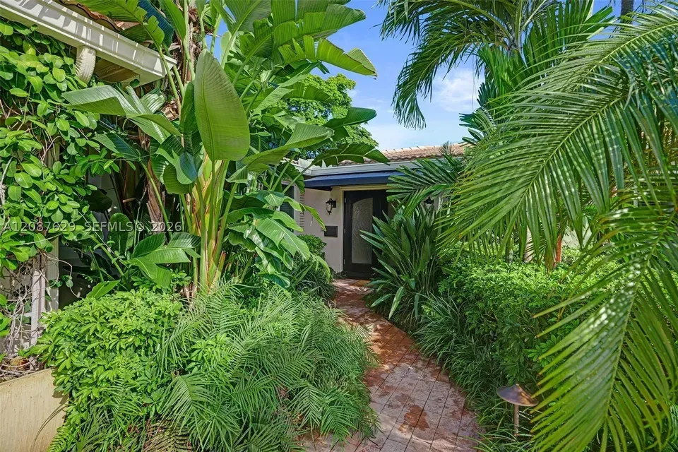4 Bed 3 Bath Established Mid-Century Residence in Hollywood, FL - 2