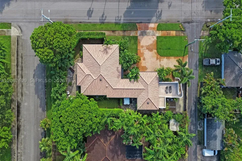 4 Bed 3 Bath Established Mid-Century Residence in Hollywood, FL - 3