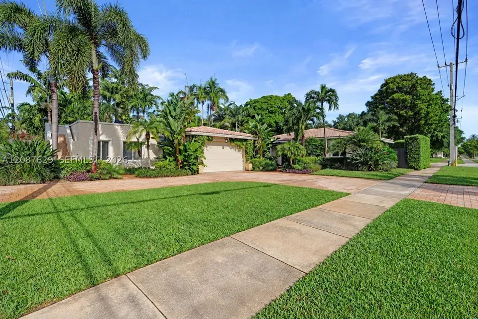 4 Bed 3 Bath Established Mid-Century Residence in Hollywood, FL - 4