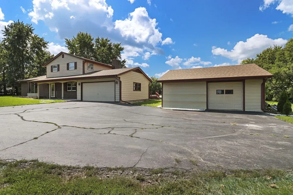 4 Bed 3 Bath Established Mid-Century Residence in Kenosha, WI - 2