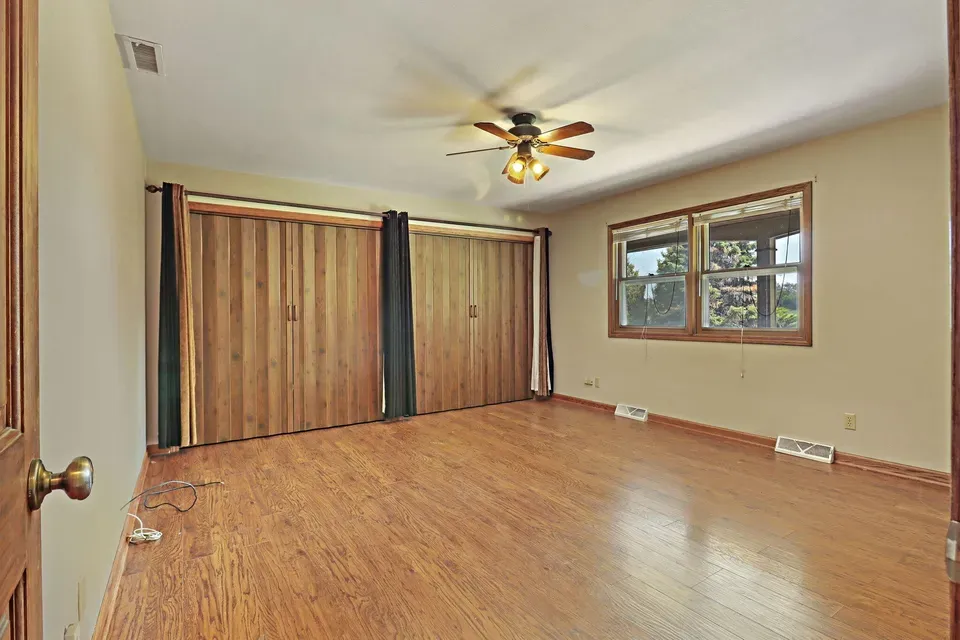 4 Bed 3 Bath Established Mid-Century Residence in Kenosha, WI - 5