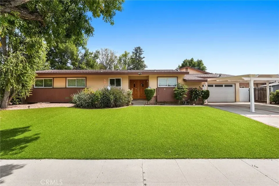 4 Bed 3 Bath Established Mid-Century Residence in Los Angeles, CA - 2