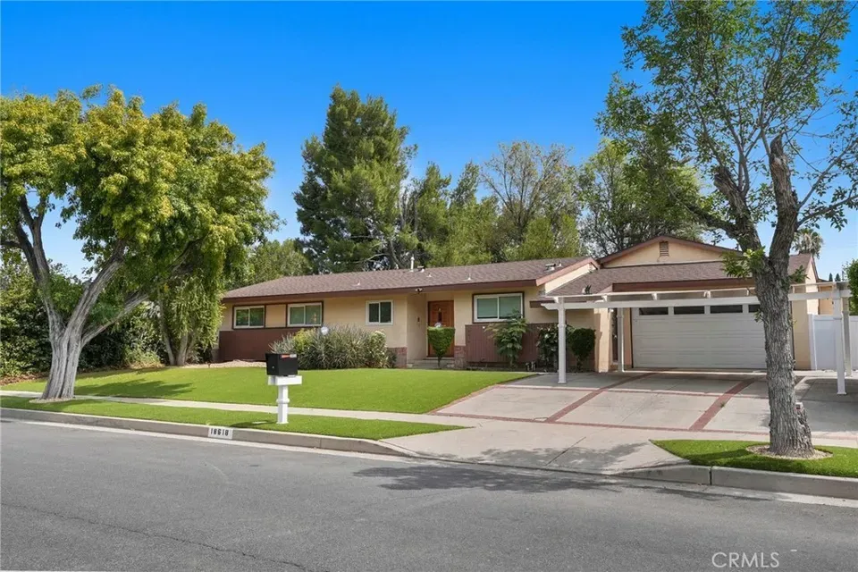 4 Bed 3 Bath Established Mid-Century Residence in Los Angeles, CA - 3