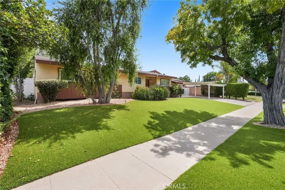 4 Bed 3 Bath Established Mid-Century Residence in Los Angeles, CA - 4