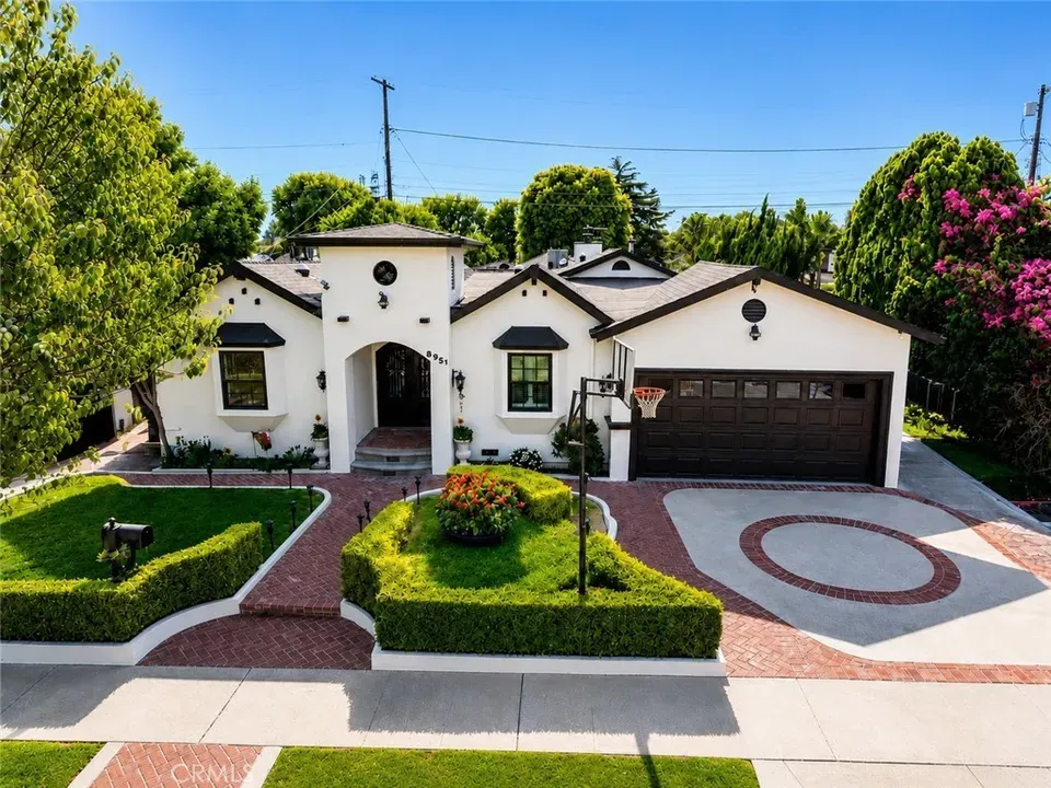 4 Bed 3 Bath Established Mid-Century Residence in Los Angeles, CA - 1