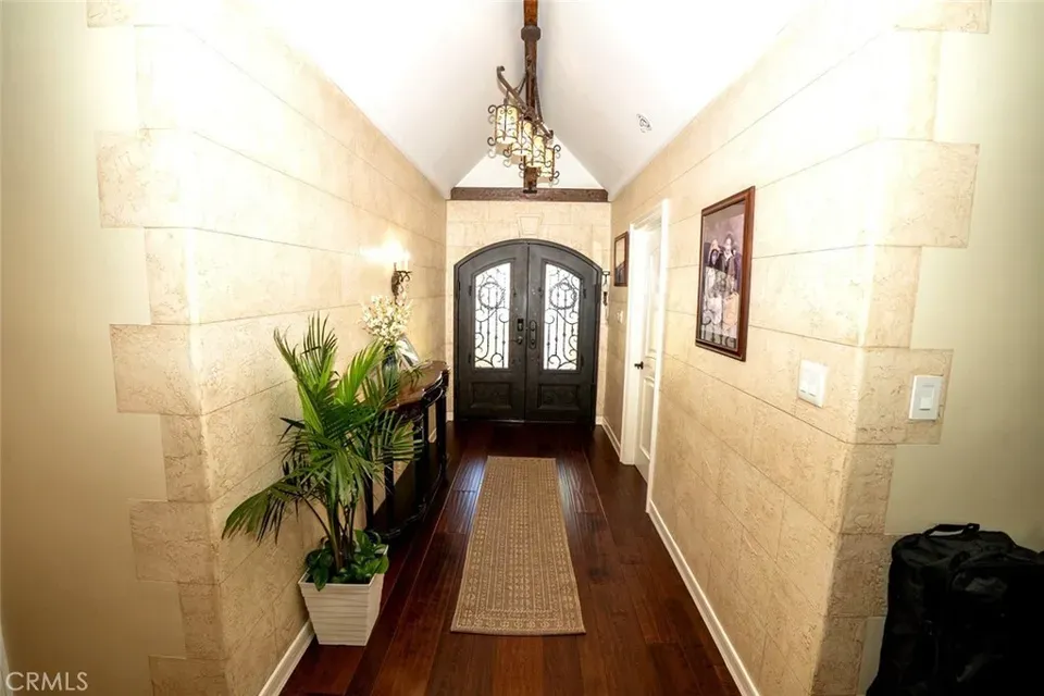 4 Bed 3 Bath Established Mid-Century Residence in Los Angeles, CA - 3