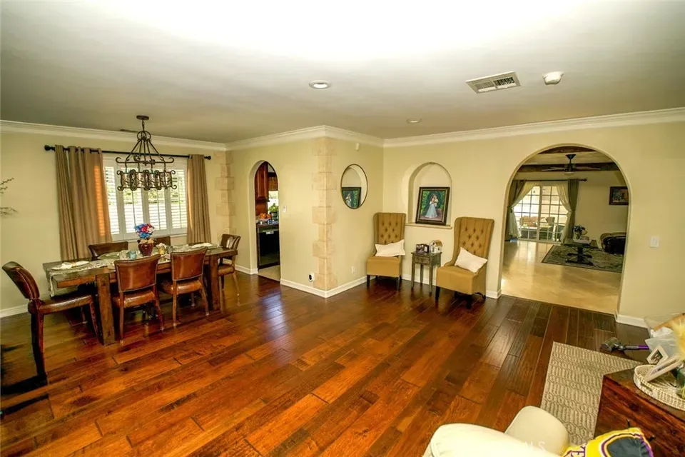 4 Bed 3 Bath Established Mid-Century Residence in Los Angeles, CA - 4