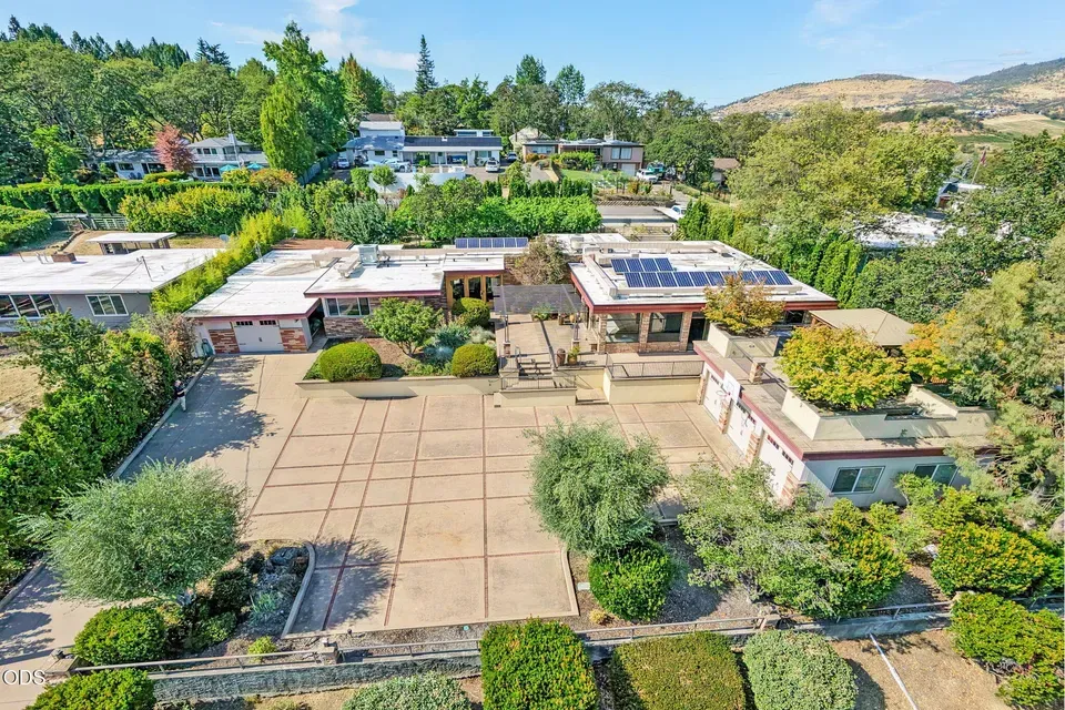 4 Bed 3 Bath Established Mid-Century Residence in Medford, OR