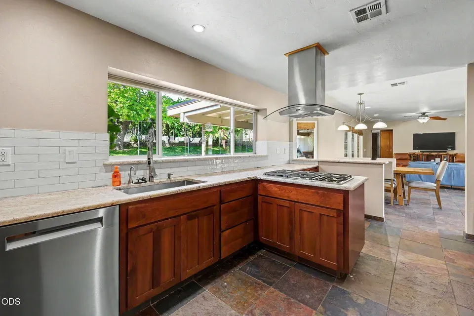 4 Bed 3 Bath Established Mid-Century Residence in Medford, OR - 5