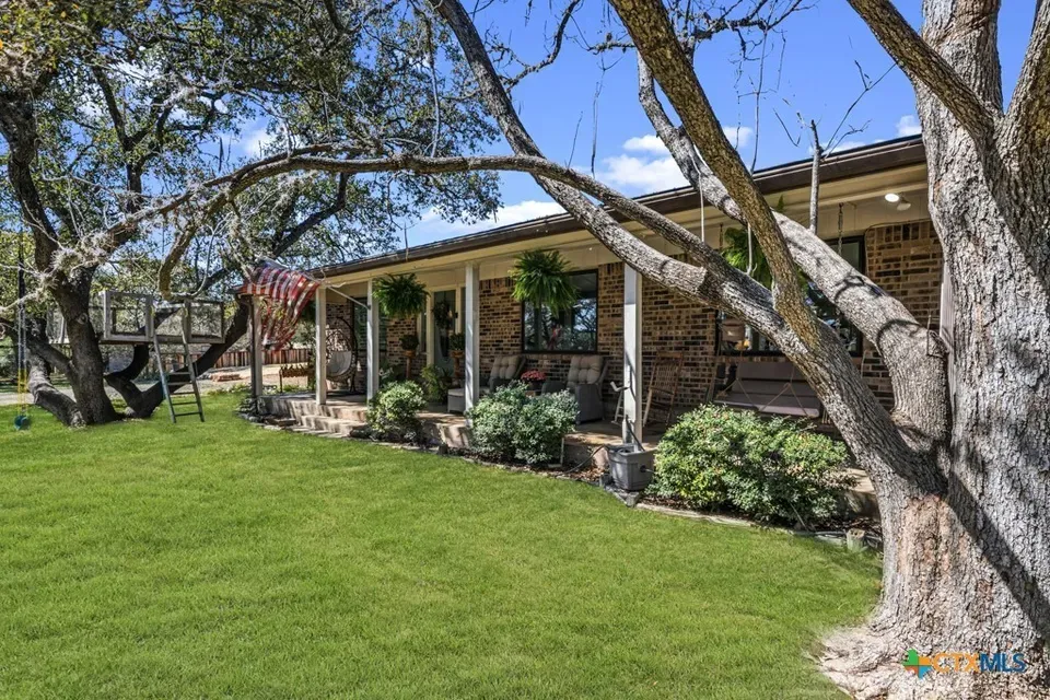 4 Bed 3 Bath Established Mid-Century Residence in New Braunfels, TX - 3