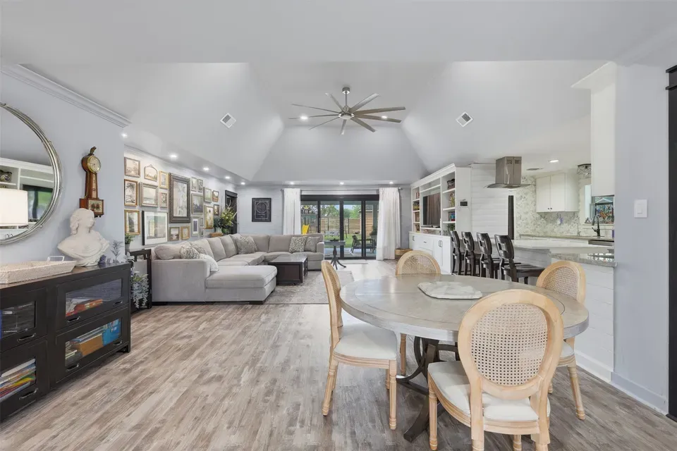 4 Bed 3 Bath Established Mid-Century Residence in Pearland, TX - 3