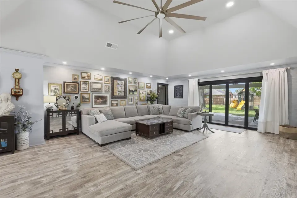 4 Bed 3 Bath Established Mid-Century Residence in Pearland, TX - 4