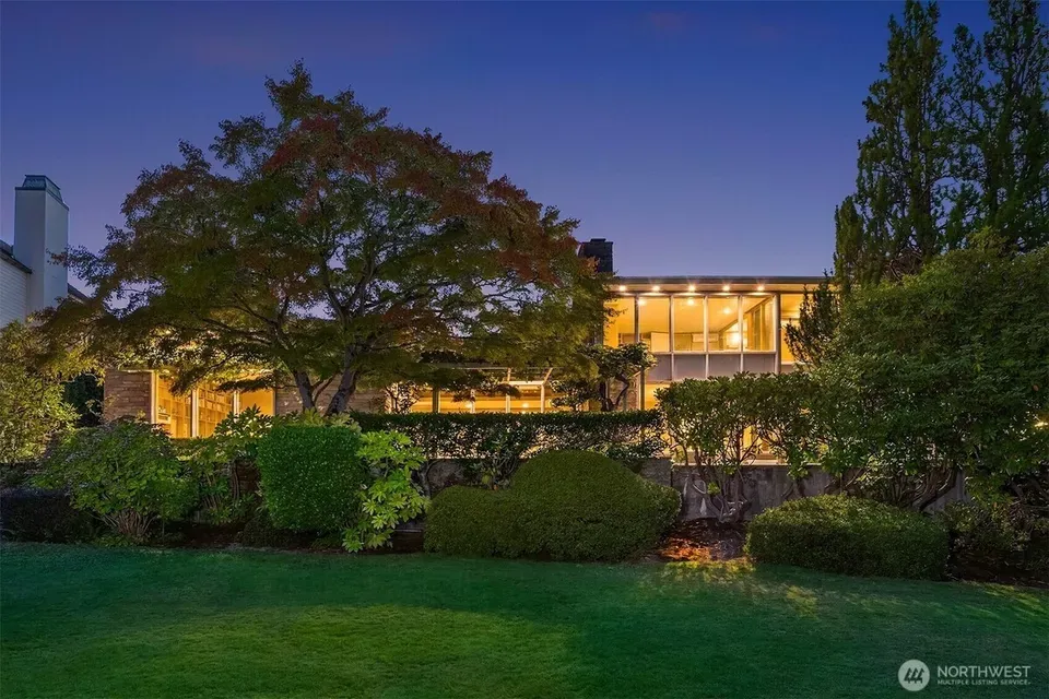 4 Bed 3 Bath Established Mid-Century Residence in Seattle, WA - 1
