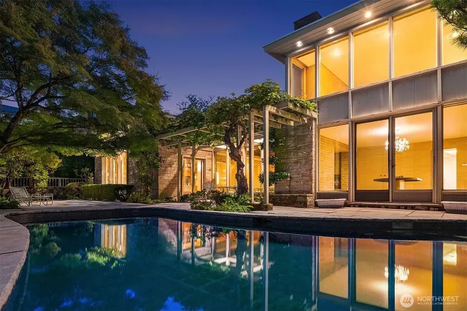 4 Bed 3 Bath Established Mid-Century Residence in Seattle, WA - 2