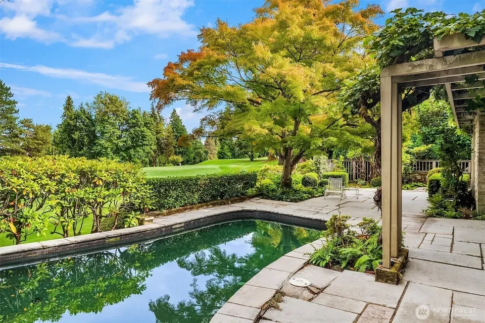4 Bed 3 Bath Established Mid-Century Residence in Seattle, WA - 3