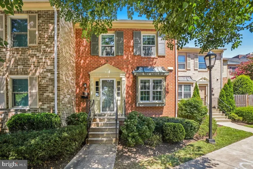 4 Bed 3 Bath Established Multi-Level Townhouse in Bethesda, MD - 2
