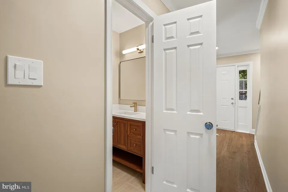 4 Bed 3 Bath Established Multi-Level Townhouse in Bethesda, MD - 3