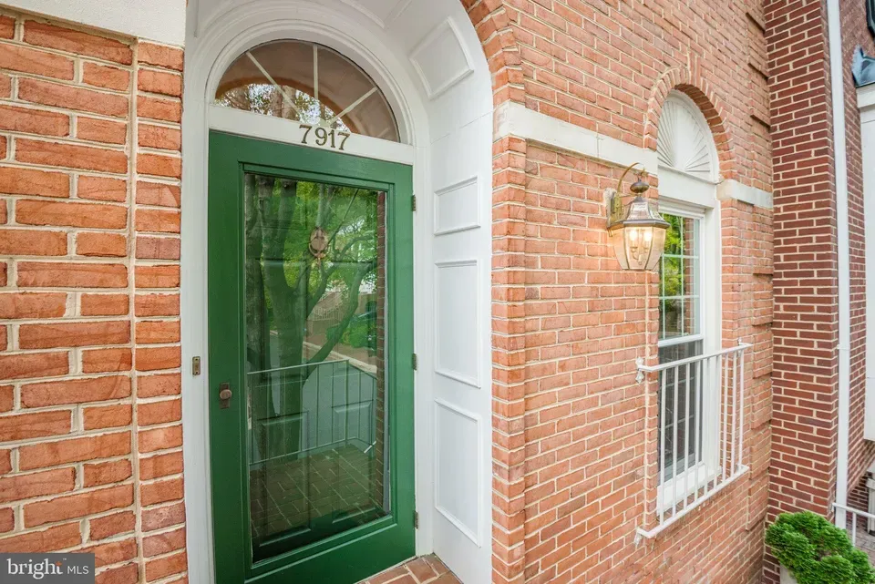 4 Bed 3 Bath Established Multi-Level Townhouse in Bethesda, MD - 2