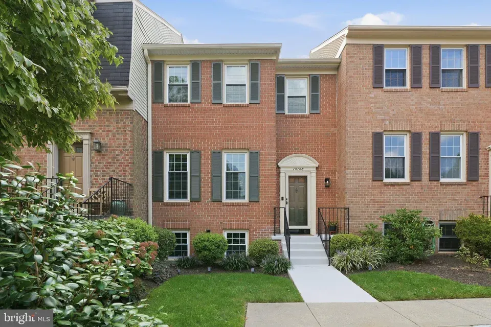 4 Bed 3 Bath Established Multi-Level Townhouse in Bethesda, MD - 2