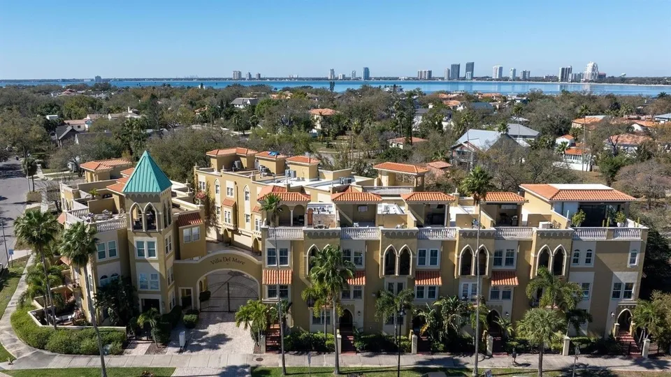 4 Bed 3 Bath Established Multi-Level Townhouse in Tampa, FL - Hero