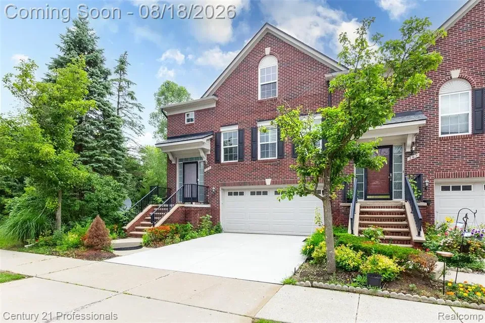 4 Bed 3 Bath Established Multi-Level Townhouse in Troy, MI - 2