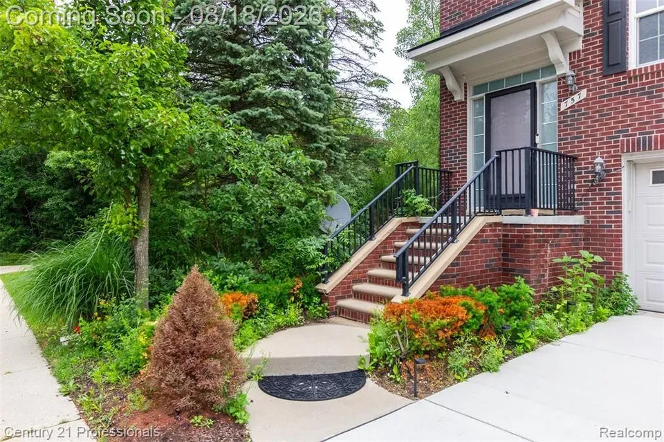 4 Bed 3 Bath Established Multi-Level Townhouse in Troy, MI - 3