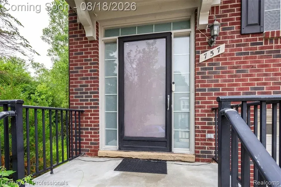 4 Bed 3 Bath Established Multi-Level Townhouse in Troy, MI - 4