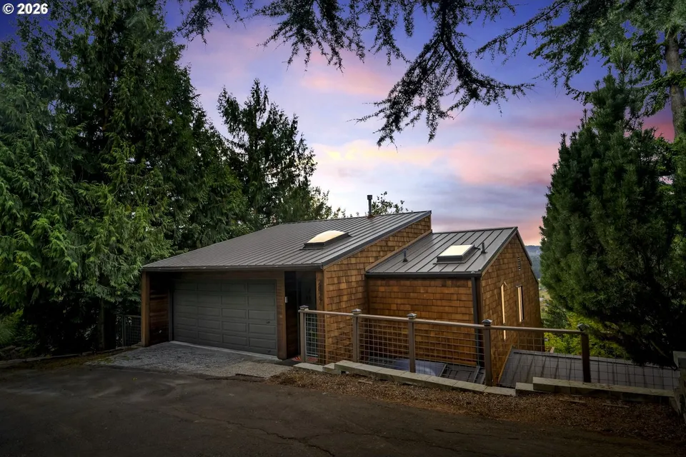 4 Bed 3 Bath Mid-Century Modern in Portland, OR