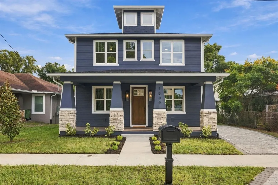 4 Bed 3 Bath Modern Farmhouse in Tampa, FL
