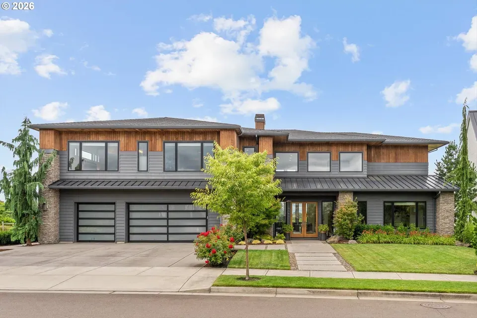 4 Bed 3 Bath Modern Architectural Estate in Hillsboro, OR - 1