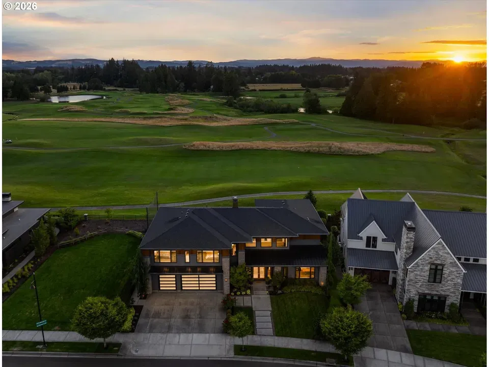 4 Bed 3 Bath Modern Architectural Estate in Hillsboro, OR - 4