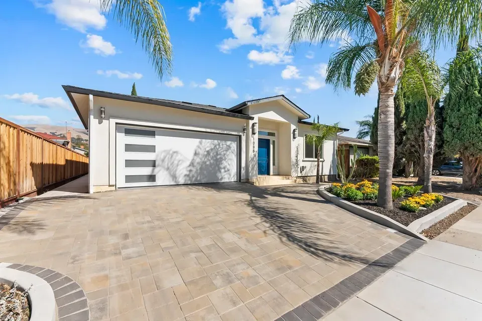 4 Bed 3 Bath Modern Architectural Estate in San Jose, CA - 2