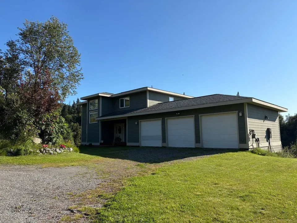 4 Bed 3 Bath Modern Contemporary Residence in Anchorage, AK