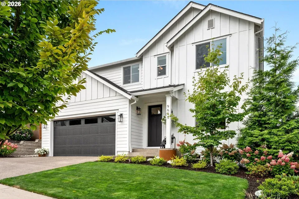 4 Bed 3 Bath Modern Contemporary Residence in Beaverton, OR