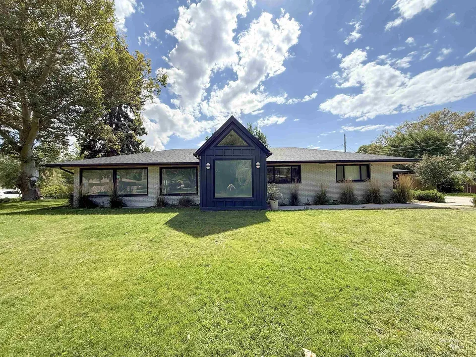 4 Bed 3 Bath Modern Contemporary Residence in Boise, ID