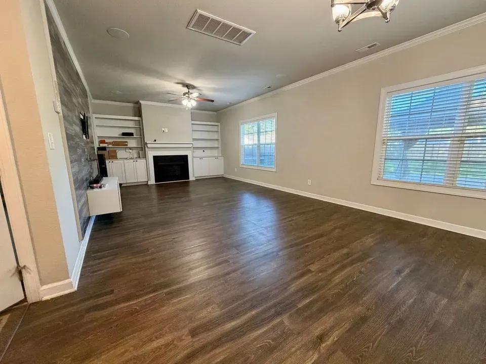 4 Bed 3 Bath Modern Contemporary Residence in Chesapeake, VA - 3
