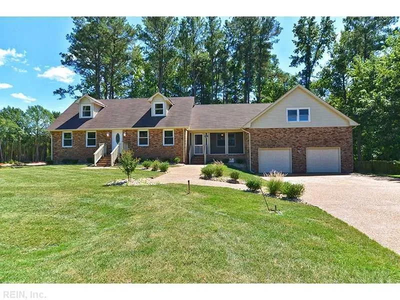 4 Bed 3 Bath Modern Contemporary Residence in Chesapeake, VA