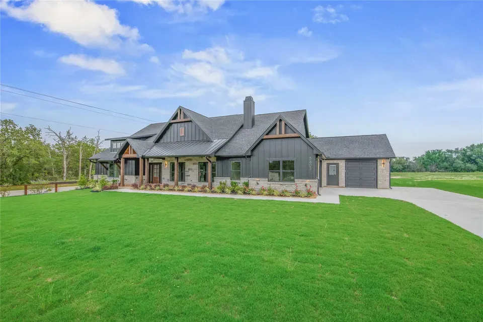 4 Bed 3 Bath Modern Contemporary Residence in College Station, TX - 2